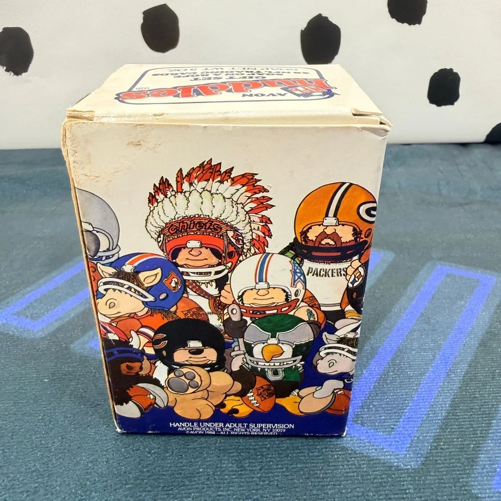 Vintage 1984 Avon NFL Huddles Gift Set Soap On A Rope Sealed 28 Cards Pack Box